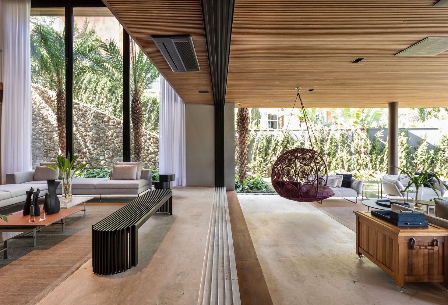 Armários planejados em Alphaville instalados com ventilação adequada.