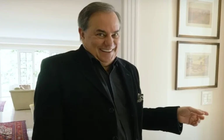 RONNIE VON mostra casa de 3 mil m²