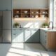 Cozinha modulada com armários bem organizados e eletrodomésticos embutidos, visual funcional.
