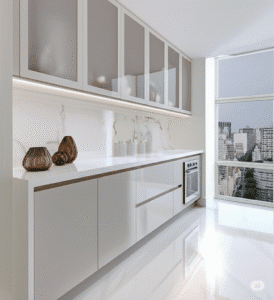 Uma cozinha planejada totalmente branca, com bancada e eletrodomésticos que contrastam, mostrando o efeito de amplitude e modernidade.