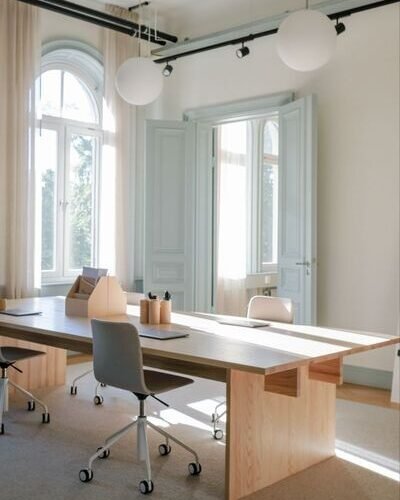 Vai mobiliar em Ribeirão? Da Fiúsa ao Olhos d'Água, auditamos as melhores lojas (Independência, Sumaré, Bonfim) para garantir design, resistência ao calor e entrega garantida.