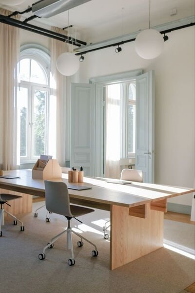 Vai mobiliar em Ribeirão? Da Fiúsa ao Olhos d'Água, auditamos as melhores lojas (Independência, Sumaré, Bonfim) para garantir design, resistência ao calor e entrega garantida.