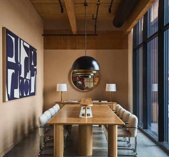 Vai mobiliar em Marília? Das Esmeraldas aos condomínios Damha, auditamos as melhores lojas (Vila Altaneira, Centro, Cascata) para garantir design, resistência e entrega garantida.