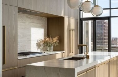 Vai mobiliar em Taubaté? Dos condomínios do Quiririm à Vila Jaboticabeira, auditamos as melhores lojas (Av. Itália, Independência, Centro) para garantir design, preço justo e entrega.