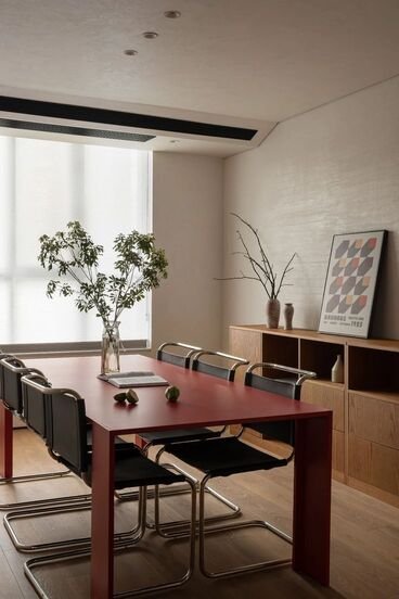 Vai mobiliar em Franca? Do Jardim Lima aos condomínios Villaggio, auditamos as melhores lojas (Alonso y Alonso, São José, Centro) para garantir design, preço justo e entrega garantida.