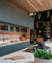 Mora em Águas Claras? O clima seco e os horários de condomínio exigem cuidado. Auditamos as principais lojas (Araucárias, Castanheiras, Taguatinga) para evitar multas e atrasos na sua obra.