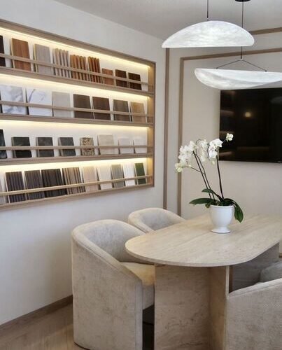 Vai mobiliar no Leblon? Da Delfim Moreira à Ataulfo de Paiva, auditamos as melhores lojas para garantir design de grife e proteção total contra maresia. Guia atualizado 2026.