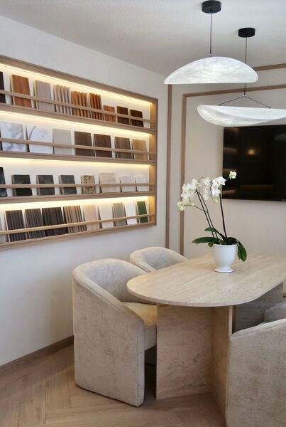 Vai mobiliar no Leblon? Da Delfim Moreira à Ataulfo de Paiva, auditamos as melhores lojas para garantir design de grife e proteção total contra maresia. Guia atualizado 2026.