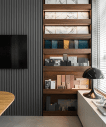 Studio na Vila Olímpia? Auditamos as principais lojas (Bandeirantes, D&D, Funchal) para encontrar móveis inteligentes, conectados e duráveis para seu investimento.