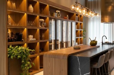 Vai reformar em Pinheiros? Do Retrofit ao Studio moderno, auditamos as principais lojas (Gabriel, Pedroso de Morais) para encontrar o design perfeito e a segurança que sua obra exige.