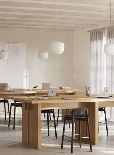 Vai mobiliar em Niterói? De Icaraí a Camboinhas, auditamos as melhores lojas (Moreira César, Região Oceânica) para garantir design e proteção total contra maresia.