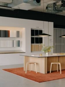 Vai mobiliar em Icaraí? Da Moreira César à Praia de Icaraí, auditamos as melhores lojas de planejados para garantir design de luxo e proteção total contra maresia.