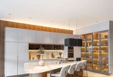 Vai mobiliar no Vila da Serra ou Vale do Sereno? Auditamos as melhores lojas de luxo para garantir design de grife e proteção total contra a umidade das montanhas.