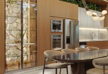 Vai mobiliar no Belvedere ou Vila da Serra? Auditamos as melhores lojas de luxo para garantir design de grife e proteção total contra a umidade das montanhas. Guia 2026.