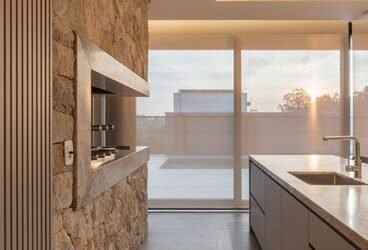 Vai mobiliar em Maringá? Da Zona 01 aos Alphavilles, auditamos as melhores lojas de luxo para garantir design de elite e entrega garantida. Guia atualizado 2026.