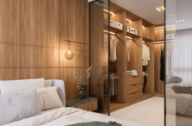 Planta baixa para suíte master em conceito aberto integrada com closet e banheiro de luxo, destacando piso unificado e marcenaria sob medida.