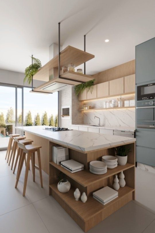 Detalhe de balcão de cozinha americana com banquetas de madeira e estofado escuro. Guia técnico de medida de balcão de cozinha e altura ideal para banquetas.