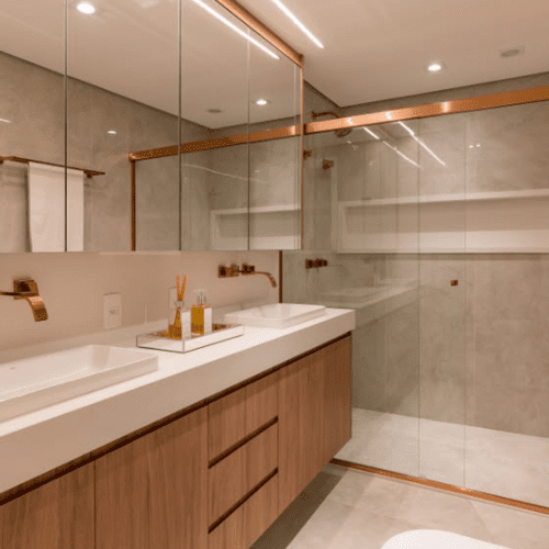 Banheiro de luxo com bancada extensa de mármore branco, duas cubas de apoio retangulares, dois espelhos redondos com iluminação LED atrás e torneiras pretas foscas saindo da parede