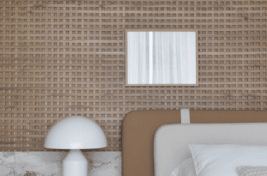 Detalhe de janela minimalista com perfil de alumínio reduzido e vidro de alto desempenho térmico. Tendência de arquitetura 2026.